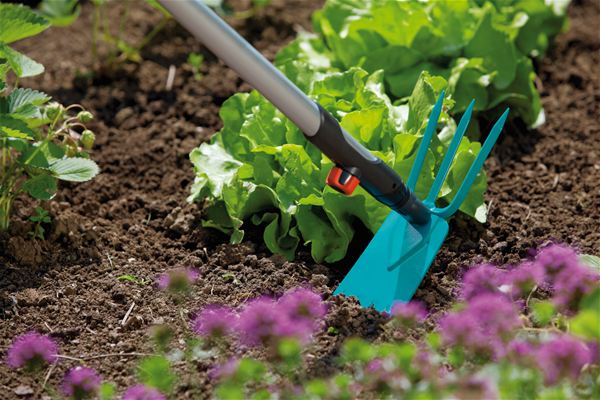 Combisystem GARDENA záhradná motyčka špicatá 