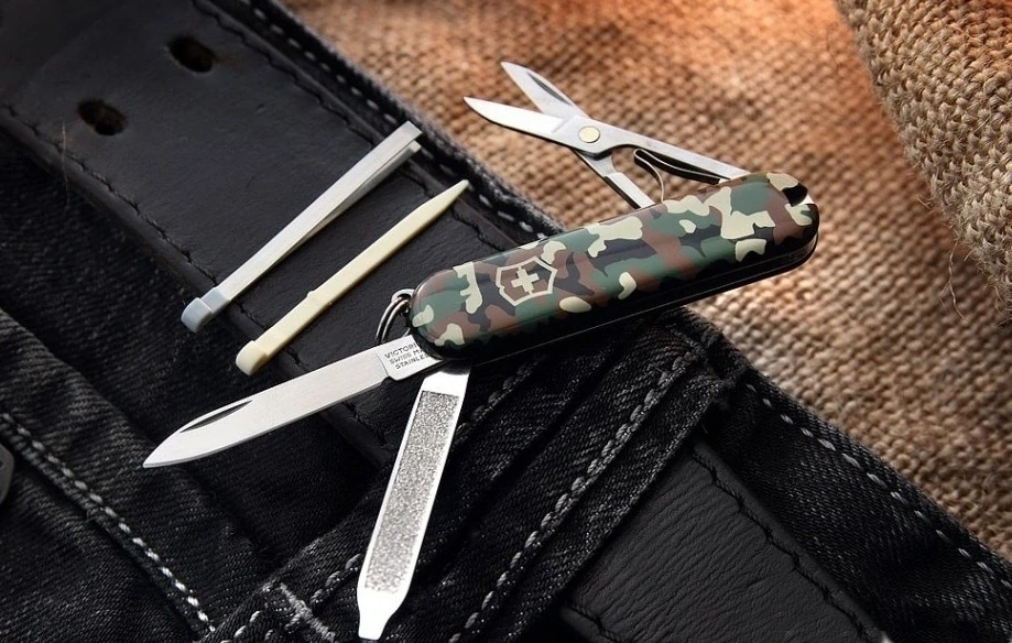 VICTORINOX CLASSIC SD 0.6223.94