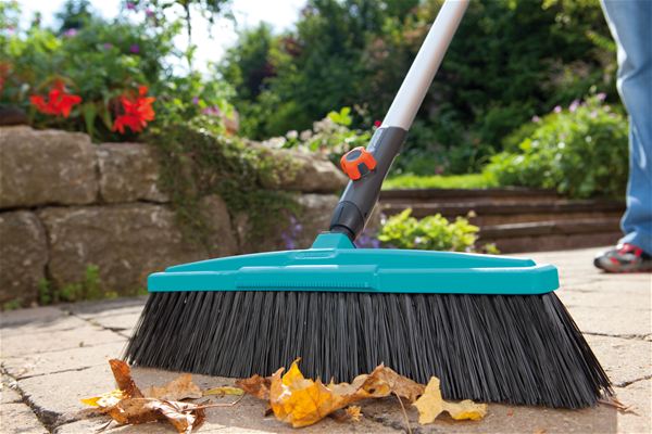 Combisystem GARDENA zmeták na ulice