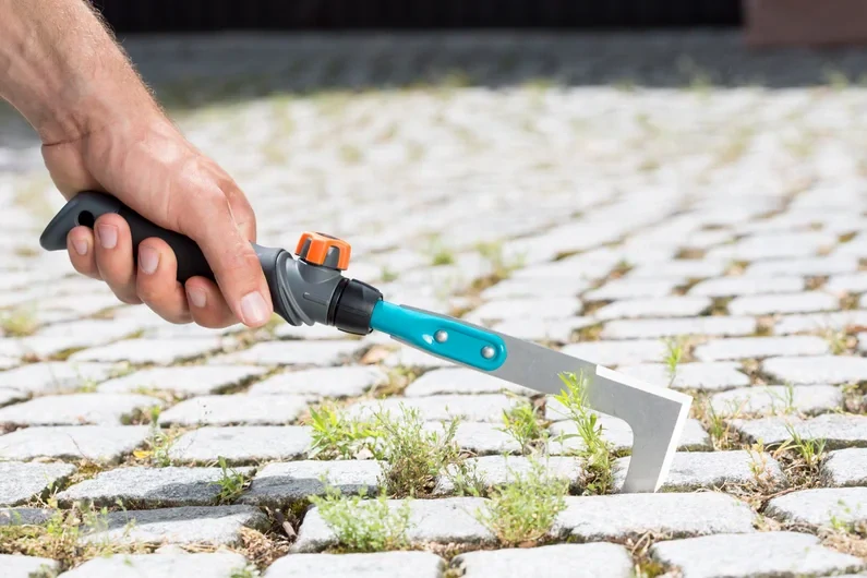 Combisystem GARDENA čistič medzier