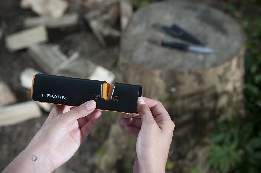 FISKARS Ostrič nožov a sekier Xsharp ™ FISKARS 120740
