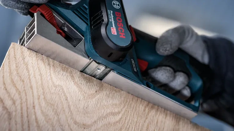 Hobľovací nôž BOSCH 82mm, 2 ks 