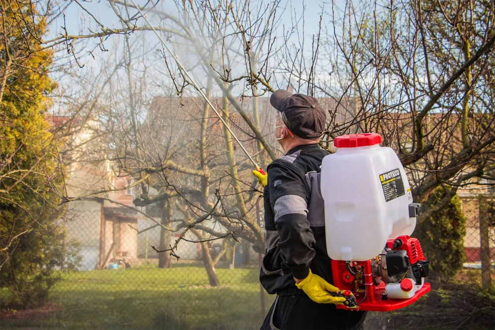 Postrekovač motorový PROTECO 25 l