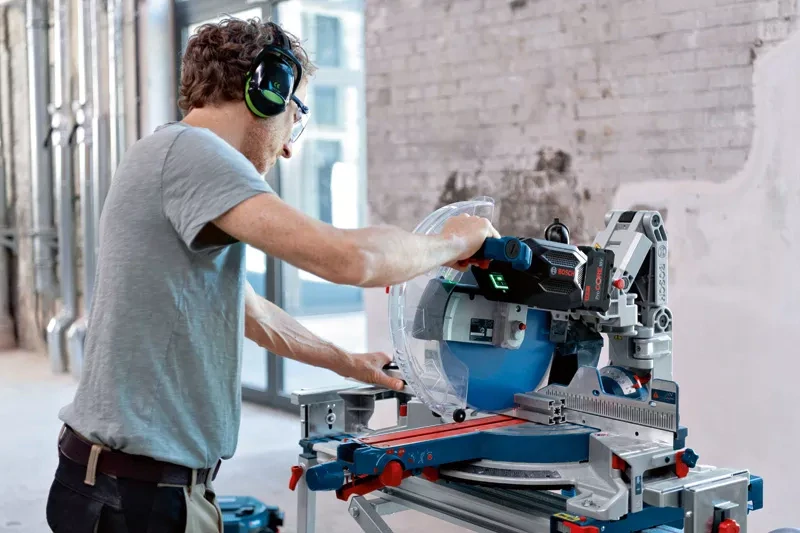 BOSCH GCM 18V-305 GDC solo