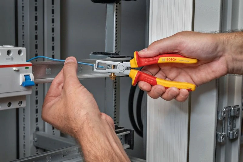 Elektrikársky kufor BOSCH 37-dielny Professional