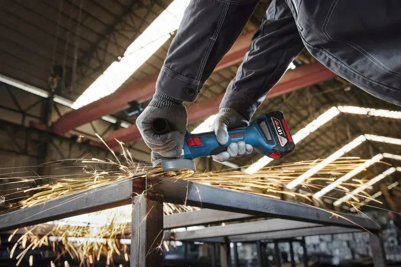 BOSCH sada náradia GSR + GWS + 2× 4.0Ah + GAL