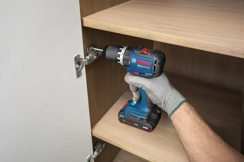 BOSCH GSB 18V-52 1 x 2,0Ah + 1 x 4,0Ah