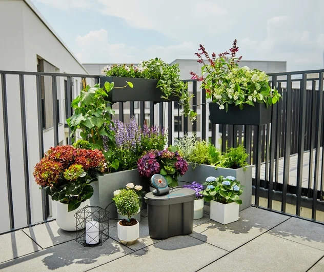 Solárne zavlažovanie GARDENA AquaBloom so zásobníkom - súprava