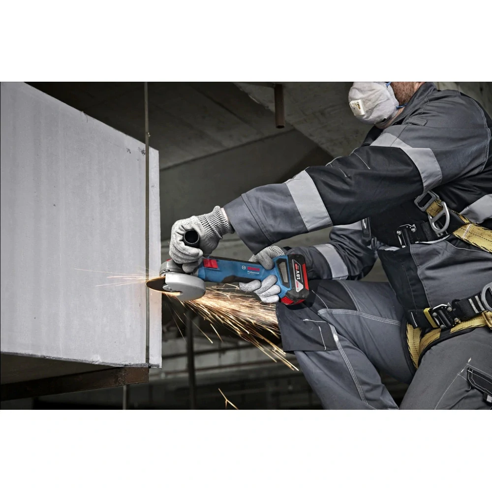 BOSCH sada náradia GSR 18V-65 + GBH 18V-22 + GWS 18V-8 + 2 X GBA 4.0 Ah + GAL 18V-40 + taška